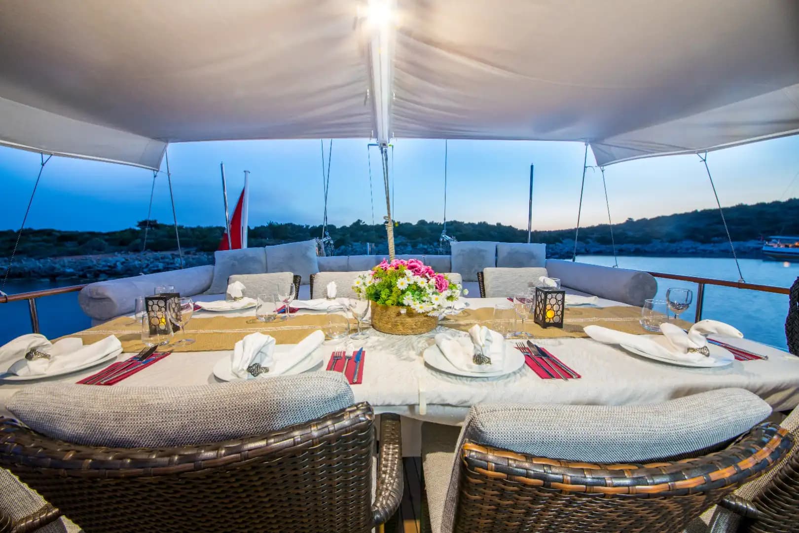 Bodrum'da Lüks Gulet ile Sakin ve Konforlu Bir Mavi Yolculuk 22