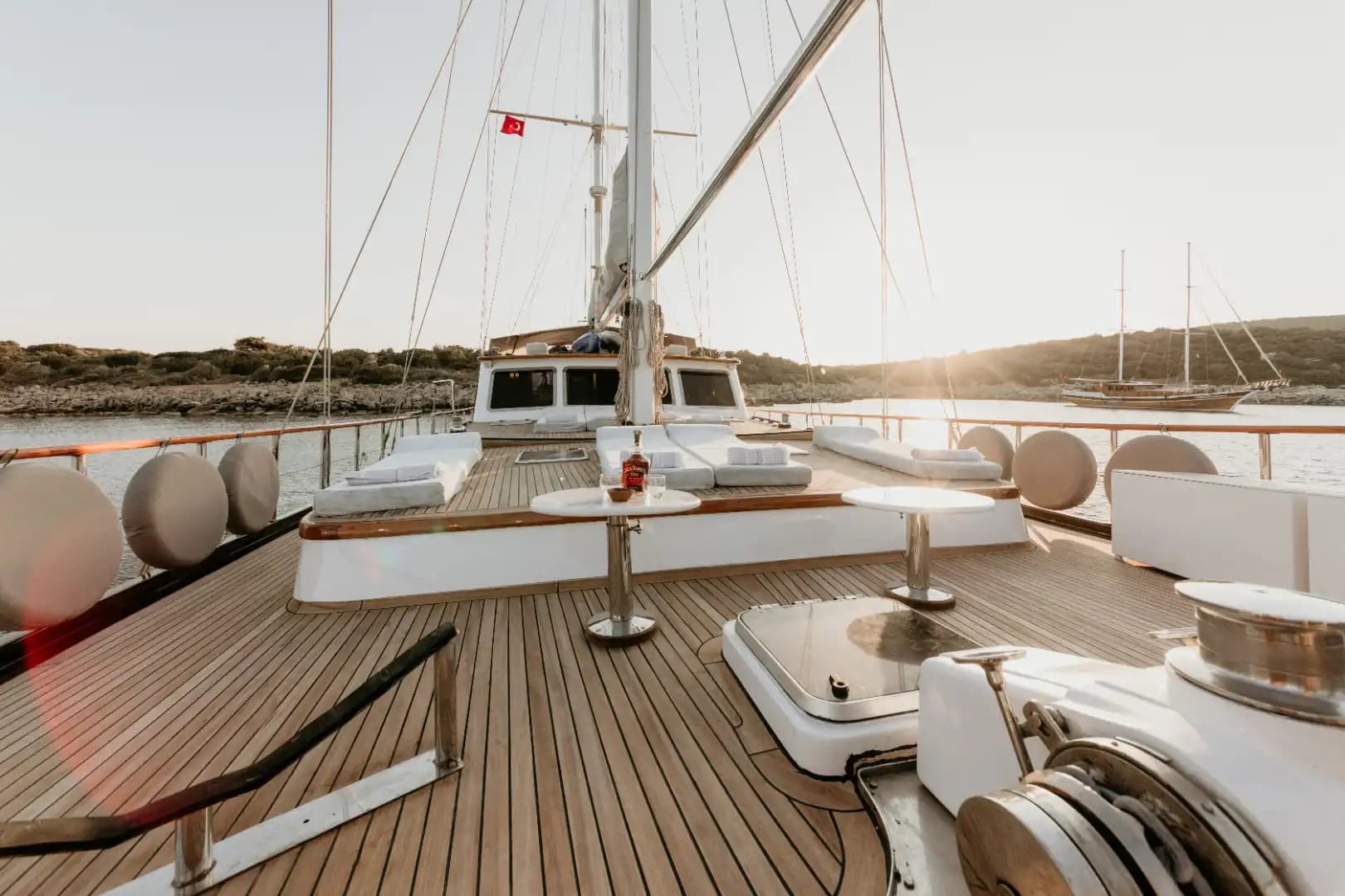Bodrum'da Lüks Gulet ile Sakin ve Konforlu Bir Mavi Yolculuk 16