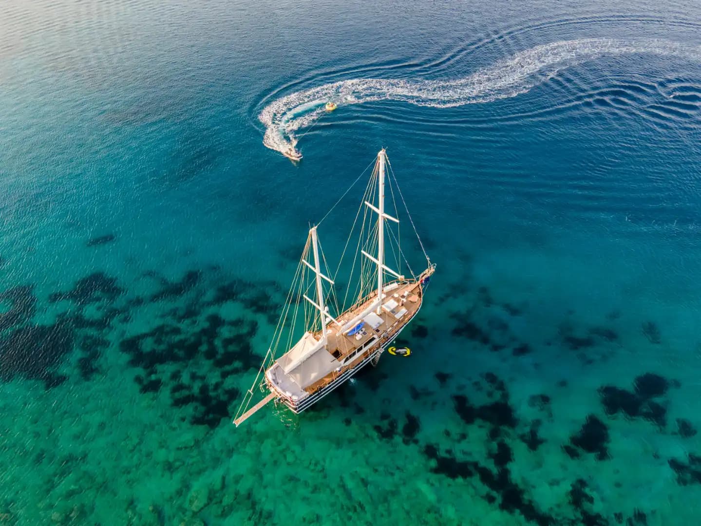 Bodrum'da Lüks Gulet ile Sakin ve Konforlu Bir Mavi Yolculuk 10
