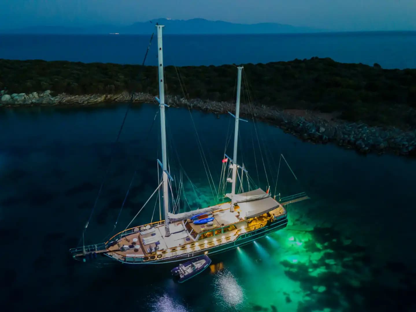 Bodrum'da Lüks Gulet ile Sakin ve Konforlu Bir Mavi Yolculuk 12