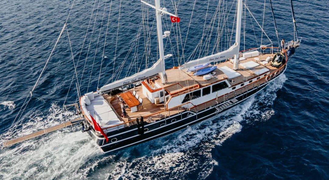 Bodrum'da Lüks Gulet ile Sakin ve Konforlu Bir Mavi Yolculuk