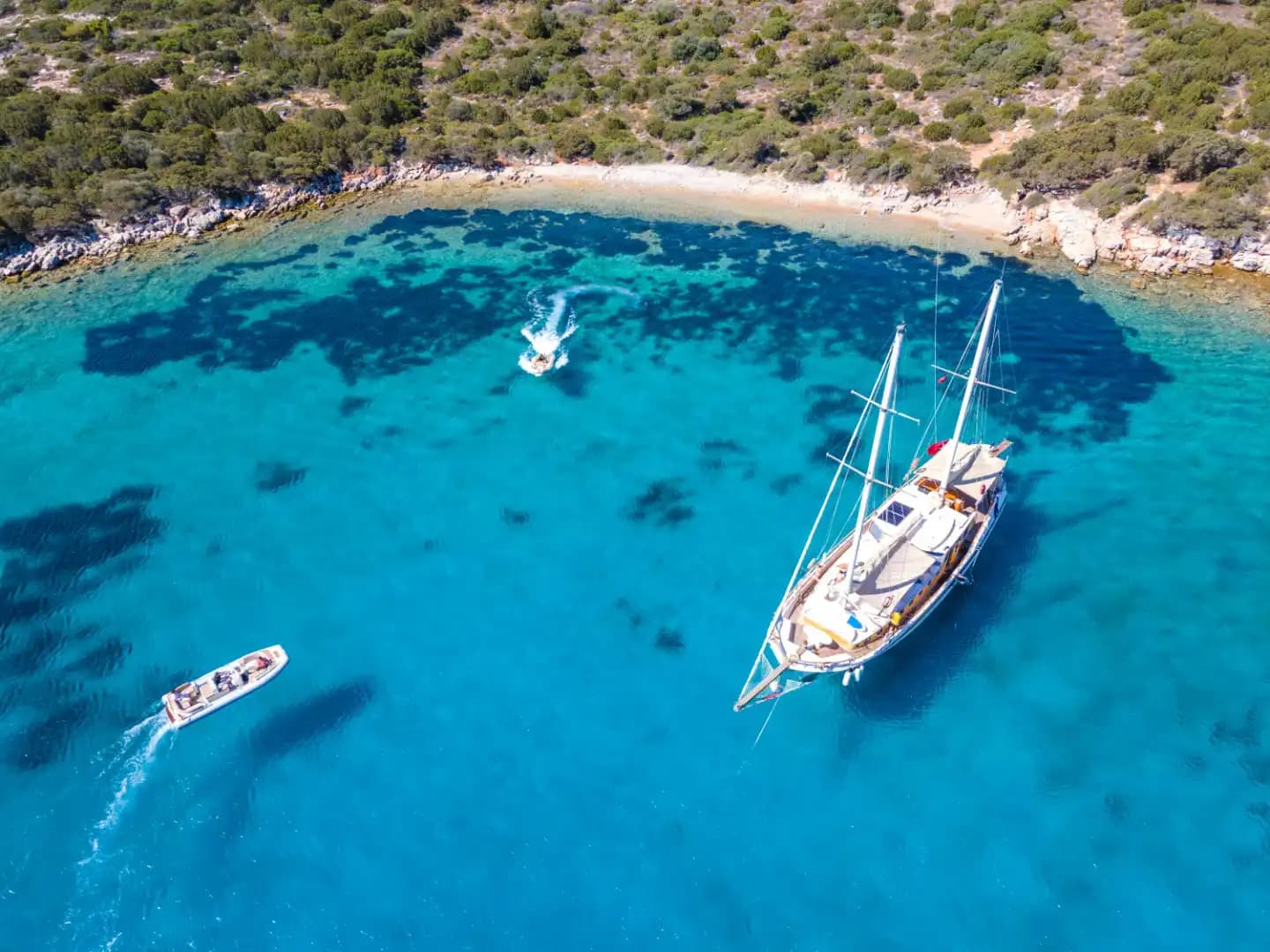 Bodrum'da Lüks Gulet ile Sakin ve Konforlu Bir Mavi Yolculuk 7