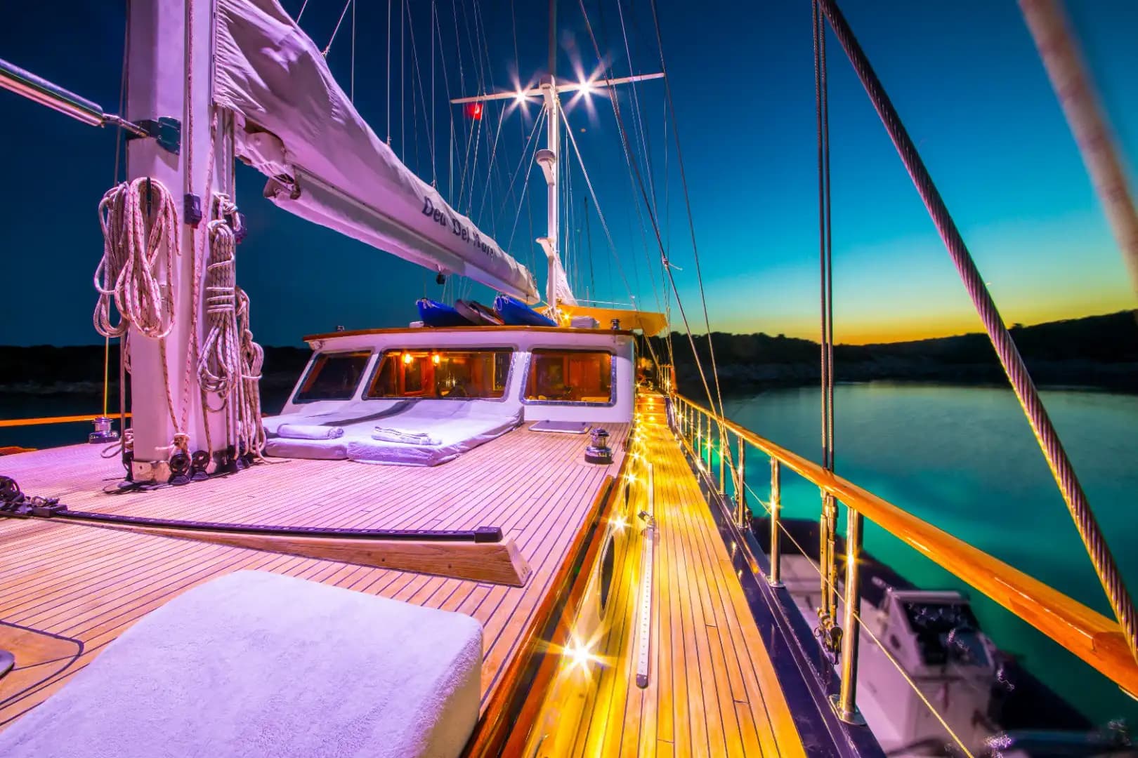 Bodrum'da Lüks Gulet ile Sakin ve Konforlu Bir Mavi Yolculuk 13