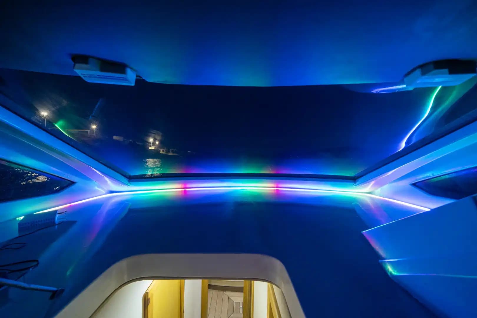Bodrum’da Lüks Motoryat ile Konfor ve Eşsiz Mavi Yolculuk Deneyimi 11