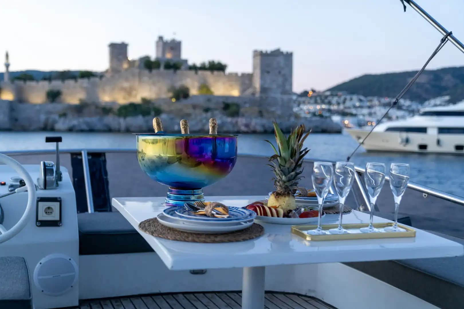 Bodrum’da Lüks Motoryat ile Konfor ve Eşsiz Mavi Yolculuk Deneyimi 3