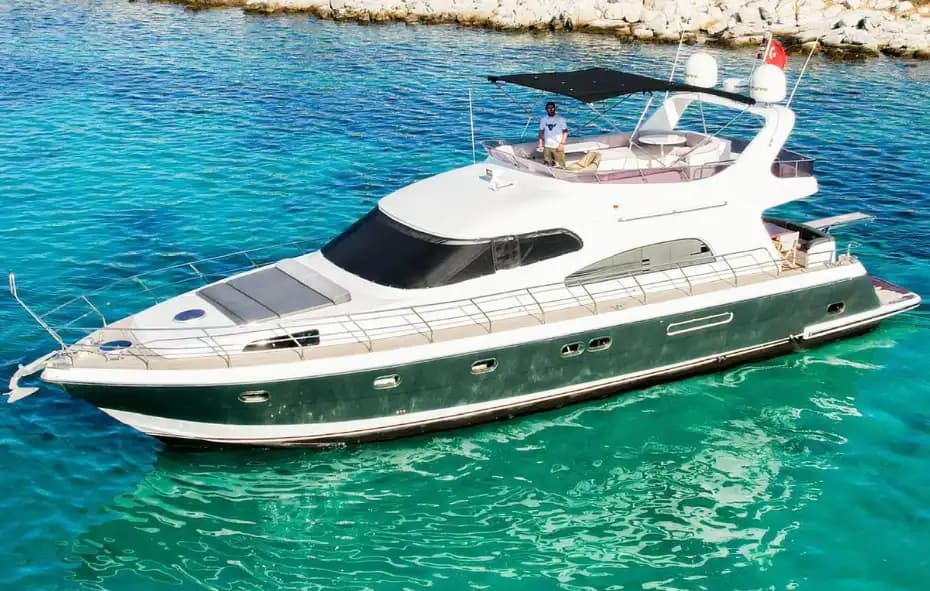 Bodrum’da 3 Kabinli 6 Kişi Konaklama kapasiteli Lüks Motoryat