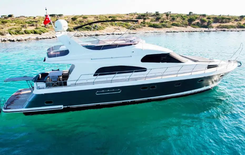 Bodrum’da 3 Kabinli 6 Kişi Konaklama kapasiteli Lüks Motoryat 6