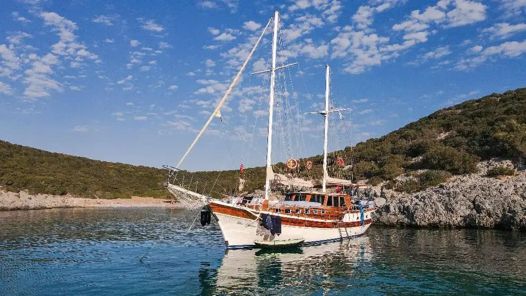 Bodrum'un Eşsiz Maviliğinde 5 Kabinli 10 Kişilik Lüks Gulet 6