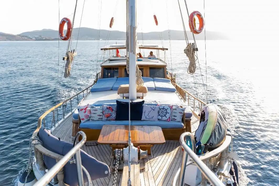 Bodrum'un Eşsiz Maviliğinde 5 Kabinli 10 Kişilik Lüks Gulet 8