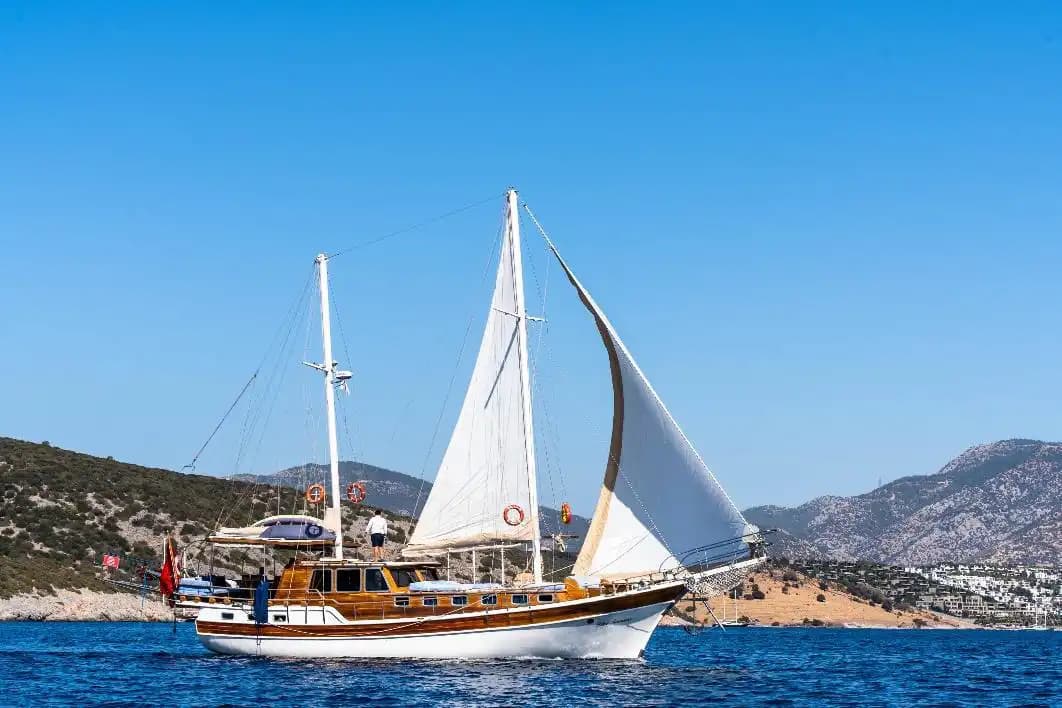 Bodrum'un Eşsiz Maviliğinde 5 Kabinli 10 Kişilik Lüks Gulet - Teknede Parti