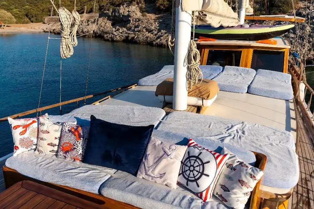 Bodrum'un Eşsiz Maviliğinde 5 Kabinli 10 Kişilik Lüks Gulet 9