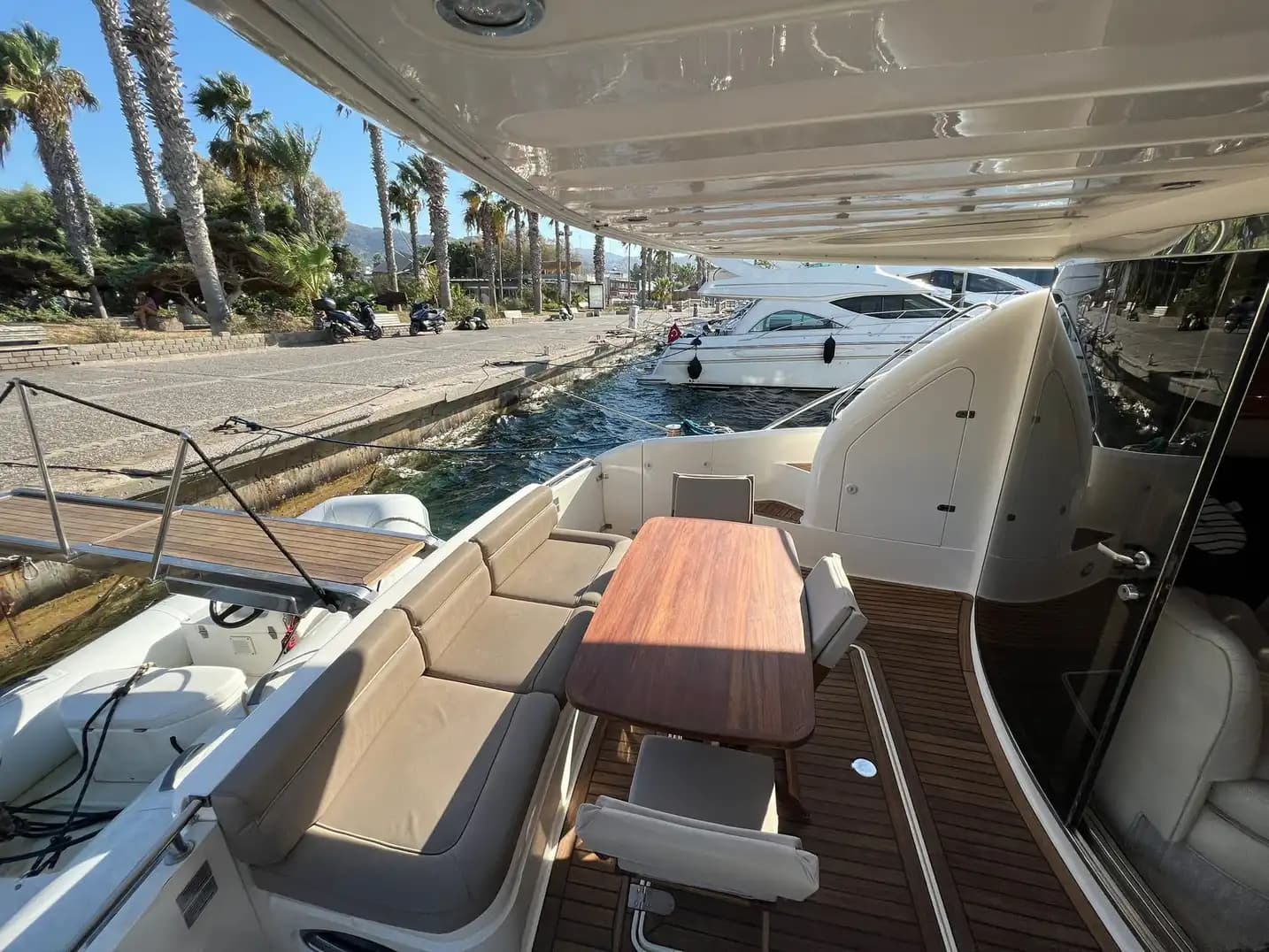 Bodrum'da Konforlu ve Modern, 18 Metre, 3 Kabinli Full Refit Motoryat 5