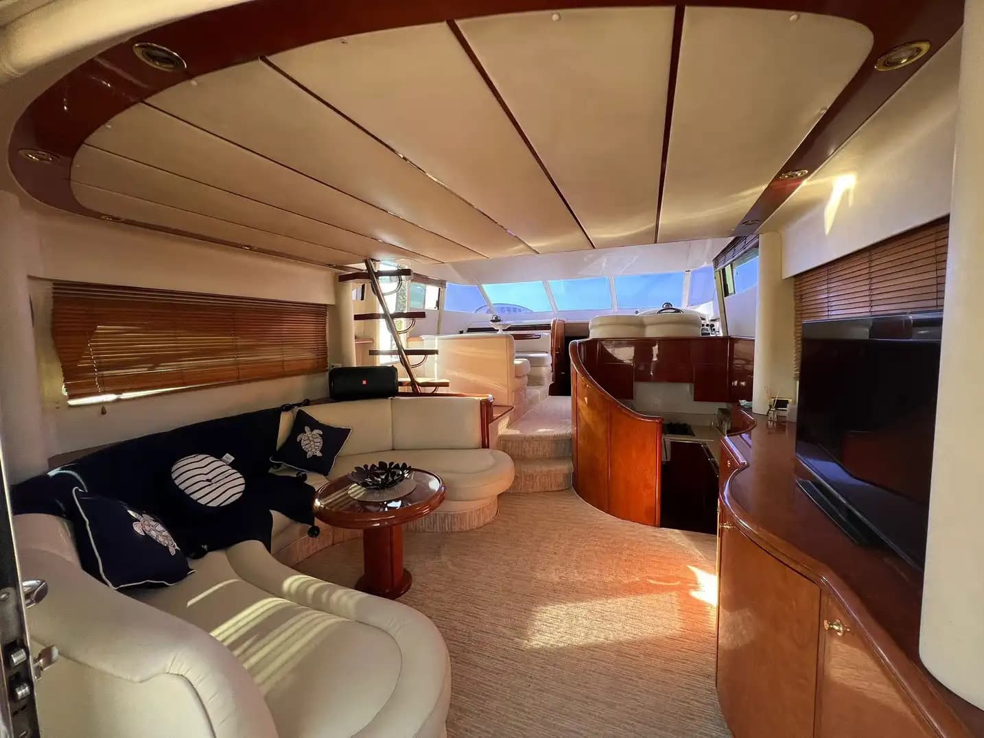 Bodrum'da Konforlu ve Modern, 18 Metre, 3 Kabinli Full Refit Motoryat 12