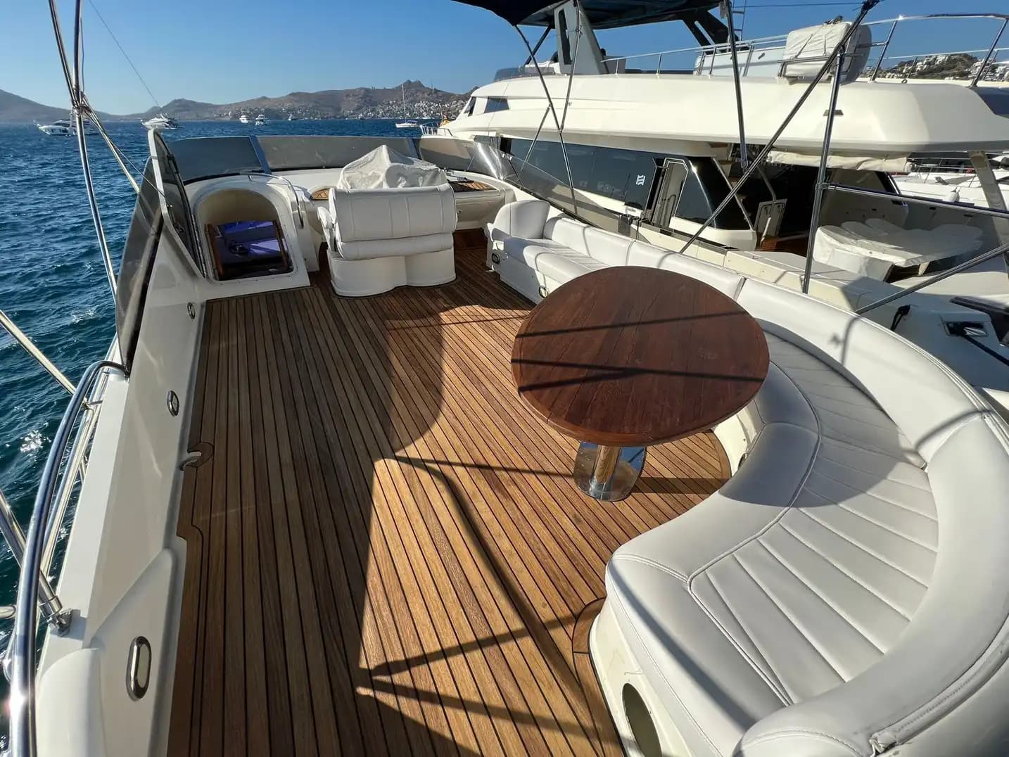 Bodrum'da Konforlu ve Modern, 18 Metre, 3 Kabinli Full Refit Motoryat 10