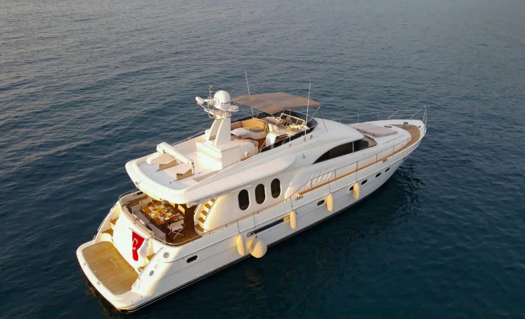 Bodrum'da Mavinin Her Tonunu Hissedin, Princess 72 Lüks Motoryat