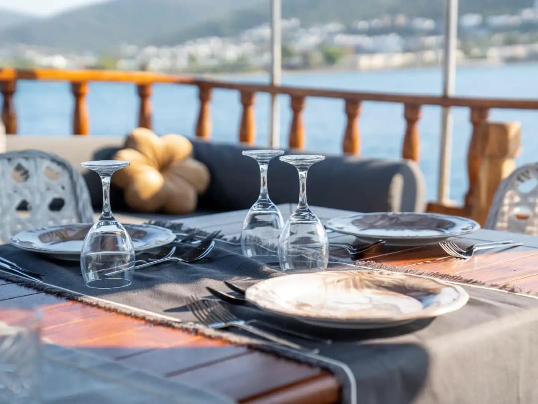 Bodrum'da Eşsiz Tasarıma Sahip, 23 Metre, 4 Kabinli Özel Yapım Motoryat