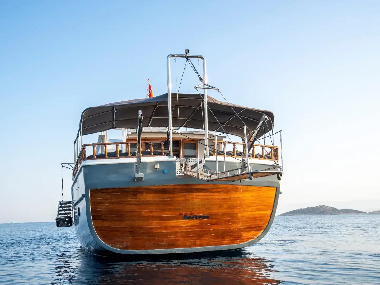 Bodrum'da Eşsiz Tasarıma Sahip, 23 Metre, 4 Kabinli Özel Yapım Motoryat 10