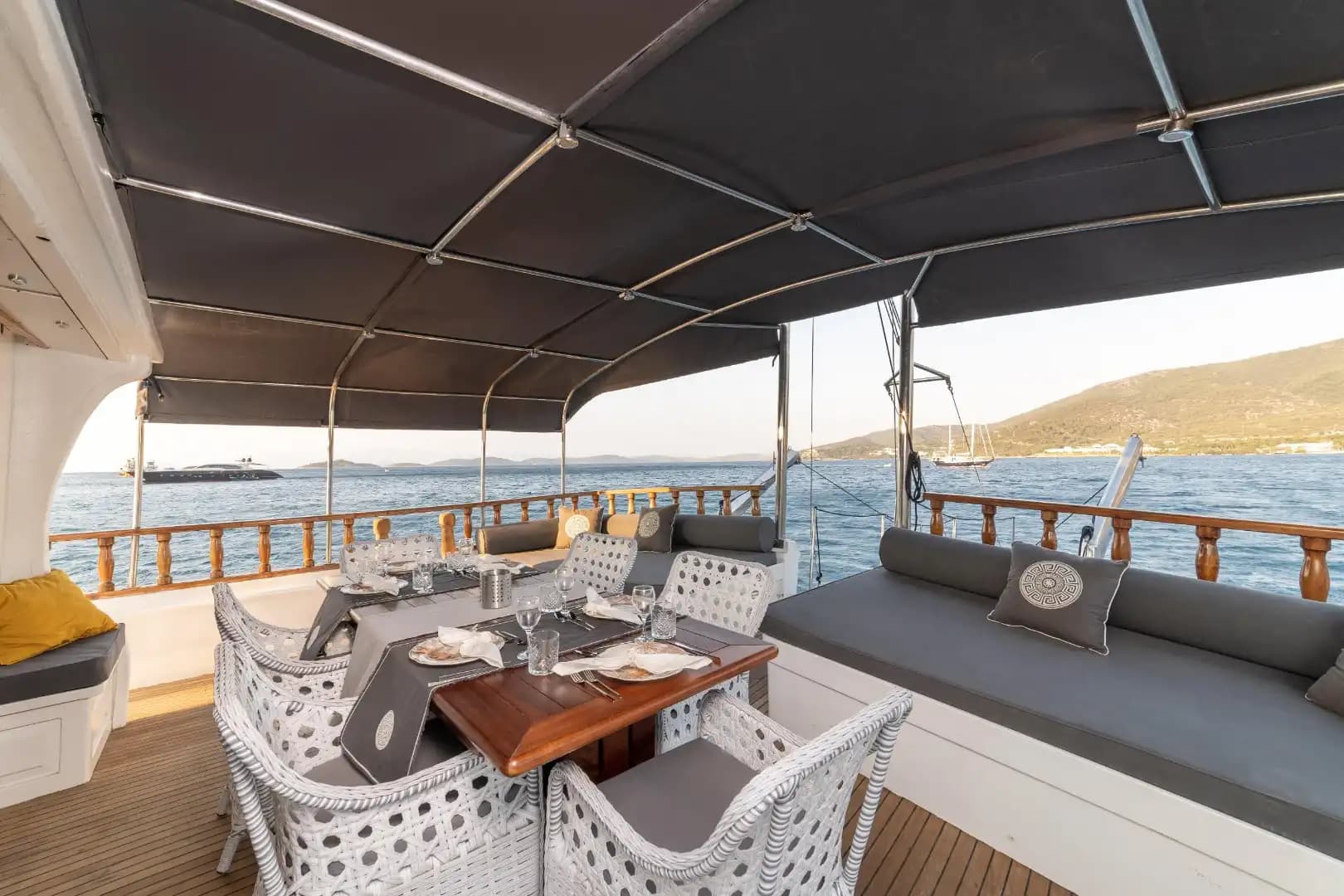 Bodrum'da Eşsiz Tasarıma Sahip, 23 Metre, 4 Kabinli Özel Yapım Motoryat 3