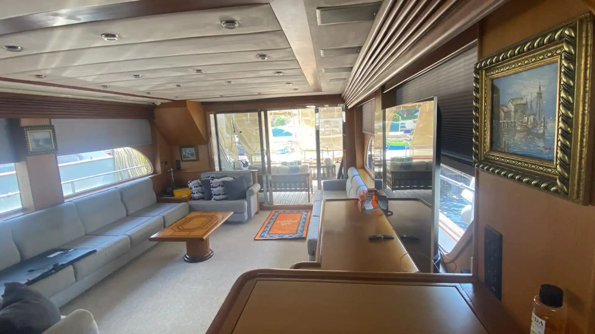 Bodrum'da Geniş Gruplara Uygun, 27 Metre, 3 Kabinli Şık Motoryat 2