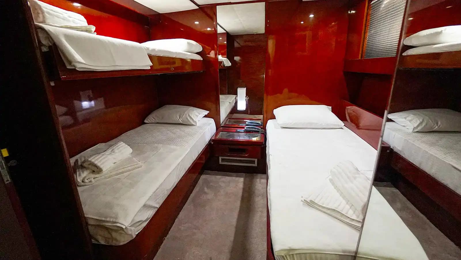 Bodrum'dan Marmaris'e, Zarif Tasarımlı 26 Metre, 4 Kabinli Lüks Motoryat 24