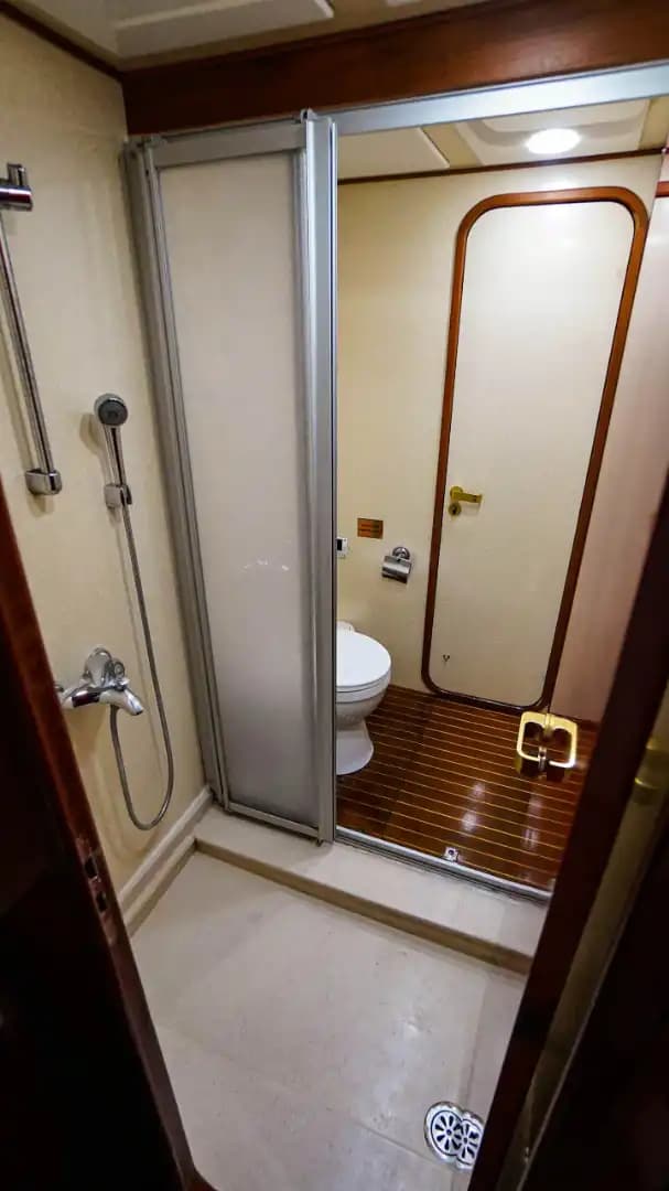 Bodrum'dan Marmaris'e, Zarif Tasarımlı 26 Metre, 4 Kabinli Lüks Motoryat 6