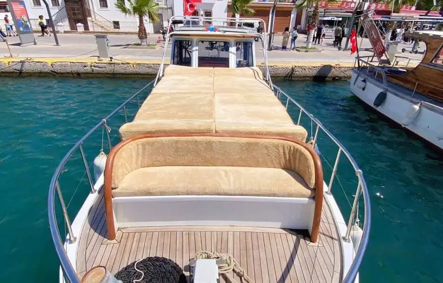 Bodrum’un Masmavi Denizinde, 12 Metre Uzunluğunda, 8 Kişilik Şık ve Fonksiyonel Tekne 5