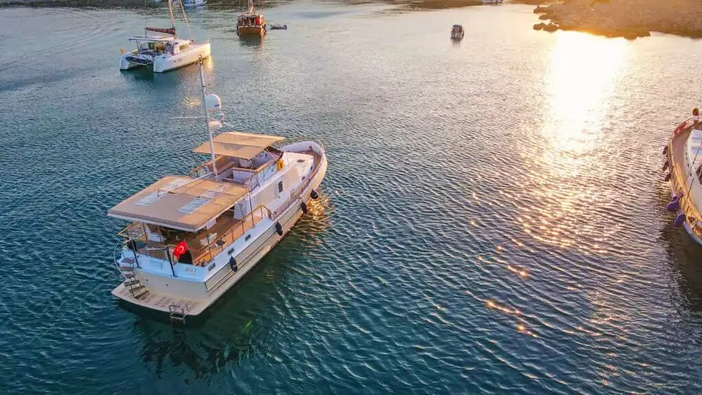 Bodrum’da Özel Yapım 3 Kabinli Motoryat: 6 Kişilik Lüks Deneyim
