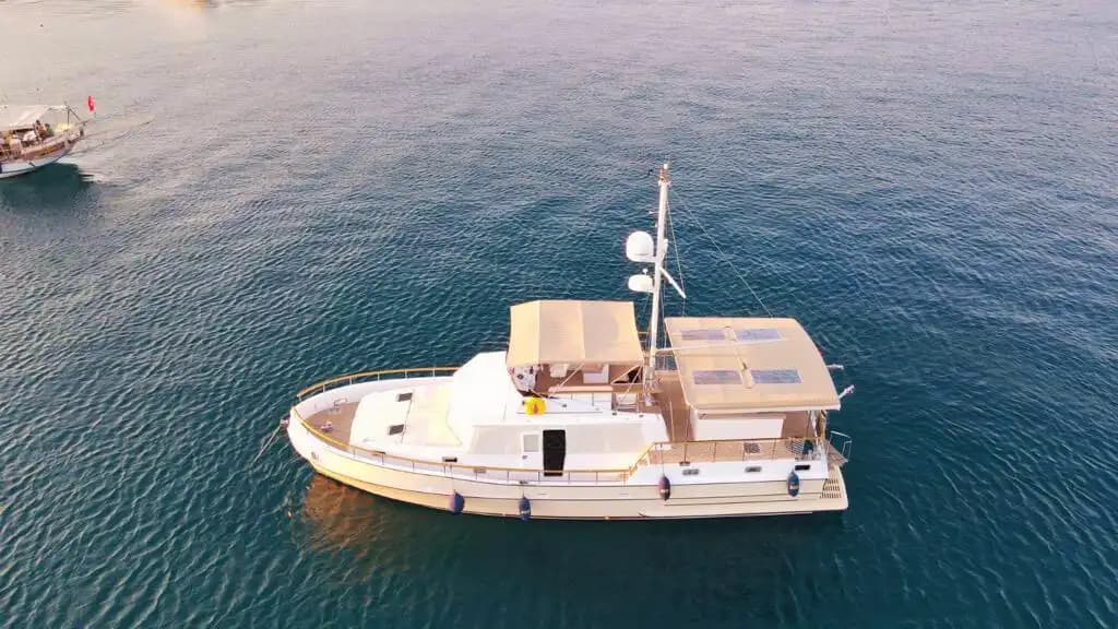 Bodrum’da Özel Yapım 3 Kabinli Motoryat: 6 Kişilik Lüks Deneyim