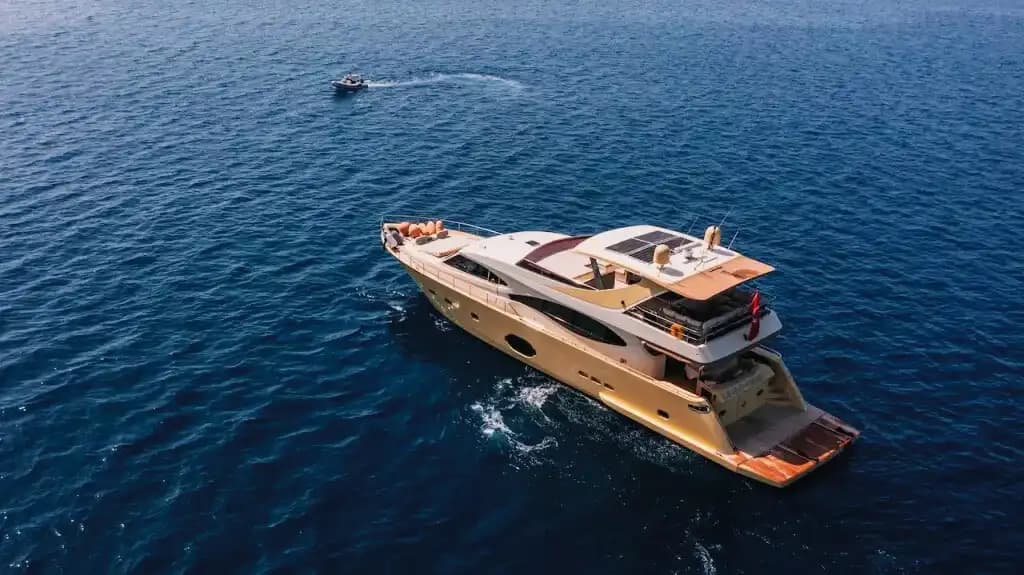 Bodrum’un Dillere Destan Koylarını 27 Metrelik Özel Yapım Motoryat ile Konaklamalı Keşfedin