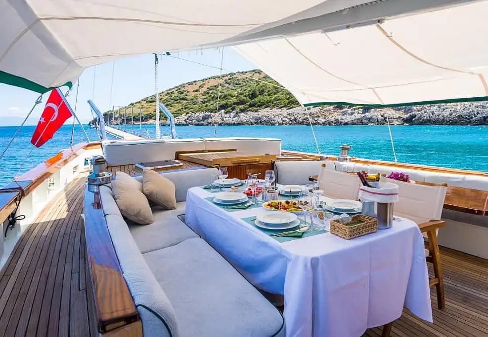 Bodrum'da 24m Lüks Ketch Gulet Kiralama 3