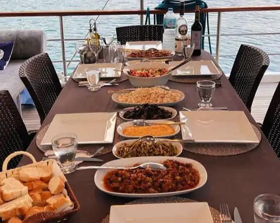 Marmaris Bozburun'da Ege'nin Sakin Koylarında 8 Kişi Kapasiteli Gulet 13