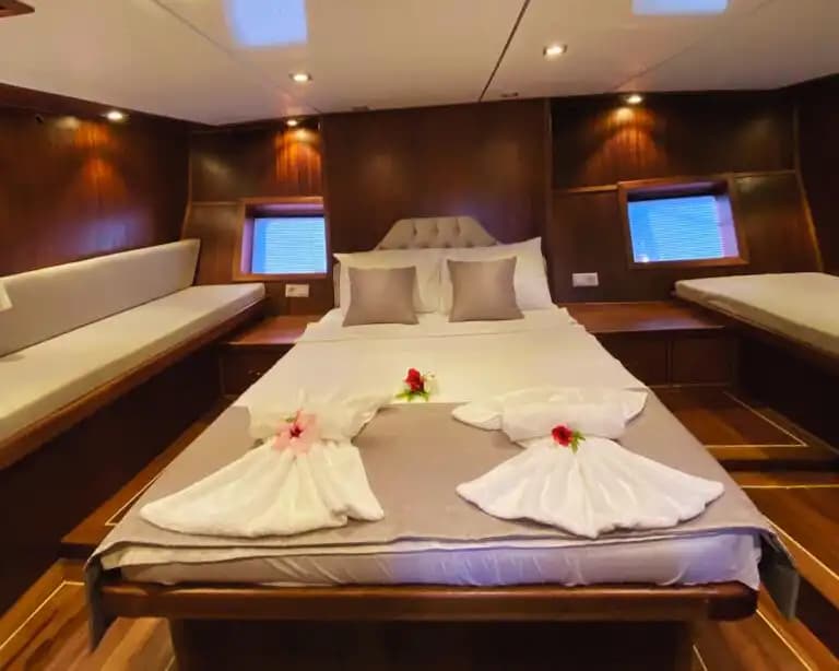 Marmaris Bozburun'da Ege'nin Sakin Koylarında 8 Kişi Kapasiteli Gulet 17
