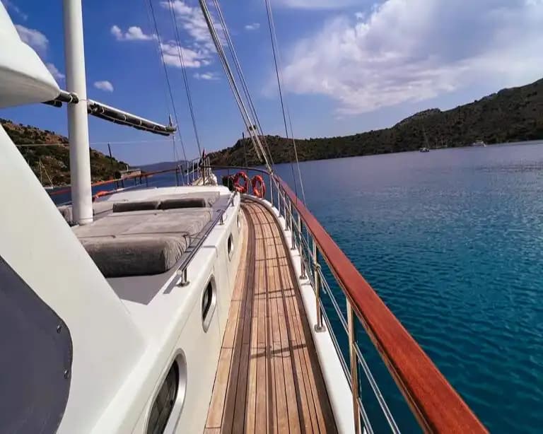 Marmaris Bozburun'da Ege'nin Sakin Koylarında 8 Kişi Kapasiteli Gulet 6
