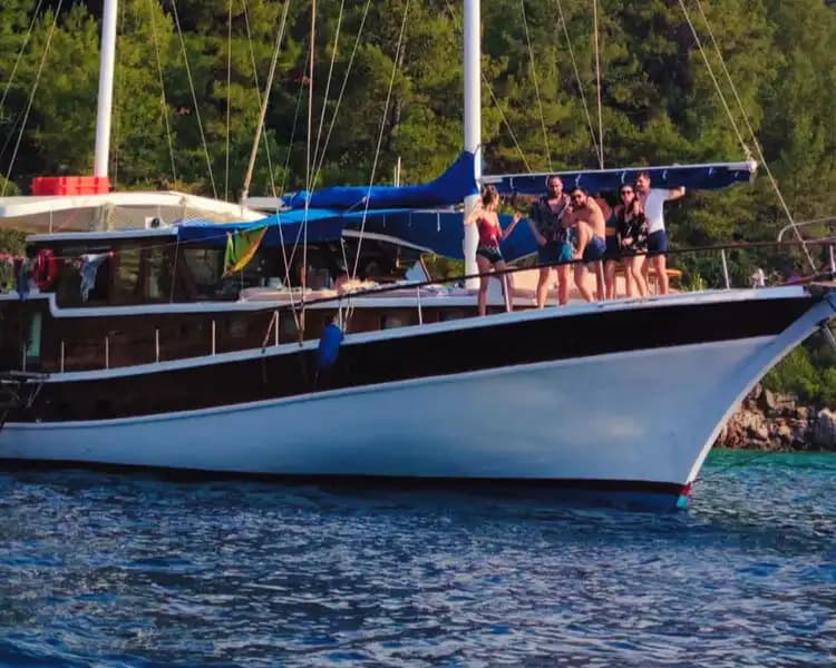 Marmaris Bozburun’da 6 Kabinli Gulet ile 12 Kişilik Dillere Destan Tatil