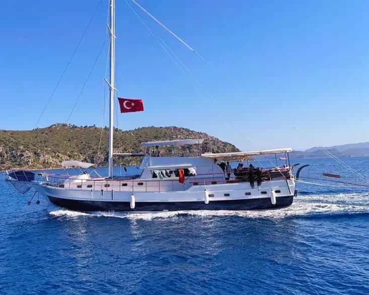 Marmaris Bozburun Çıkışlı 5 Kabinli Gulet: 10 Kişilik Lüks Mavi Yolculuk - Yatta Evlilik Yıldönümü