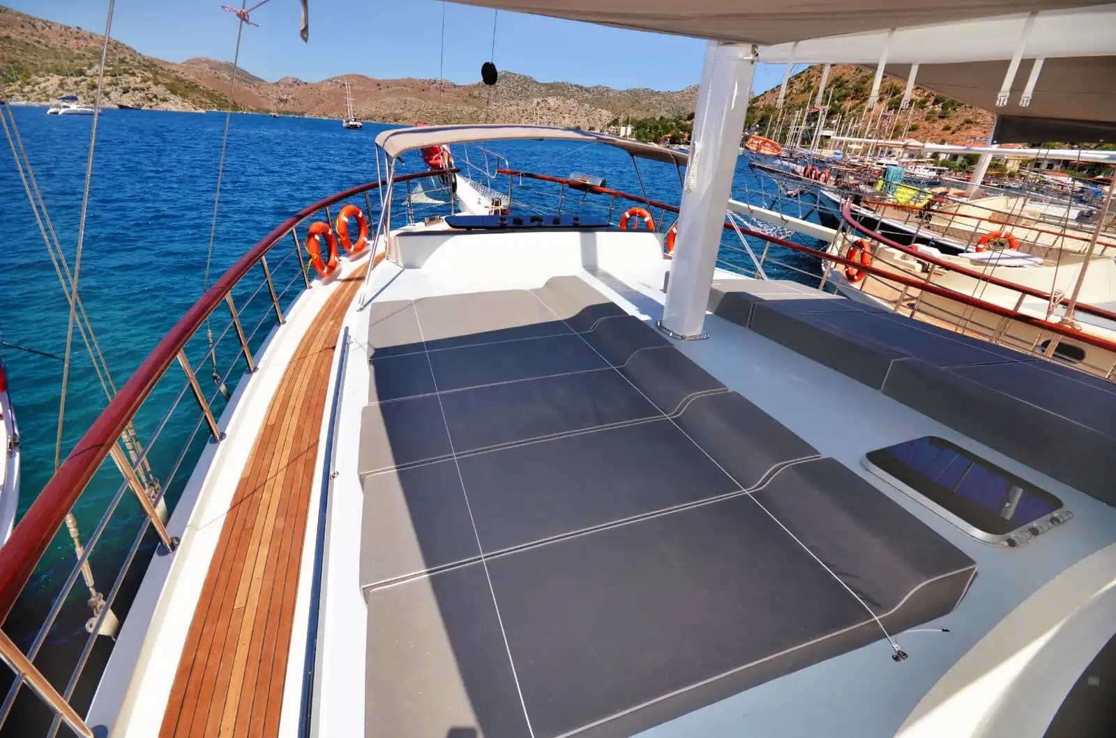 Marmaris Bozburun'da 6 Kabinli 12 Kişilik 24 Metrelik Gulet 7