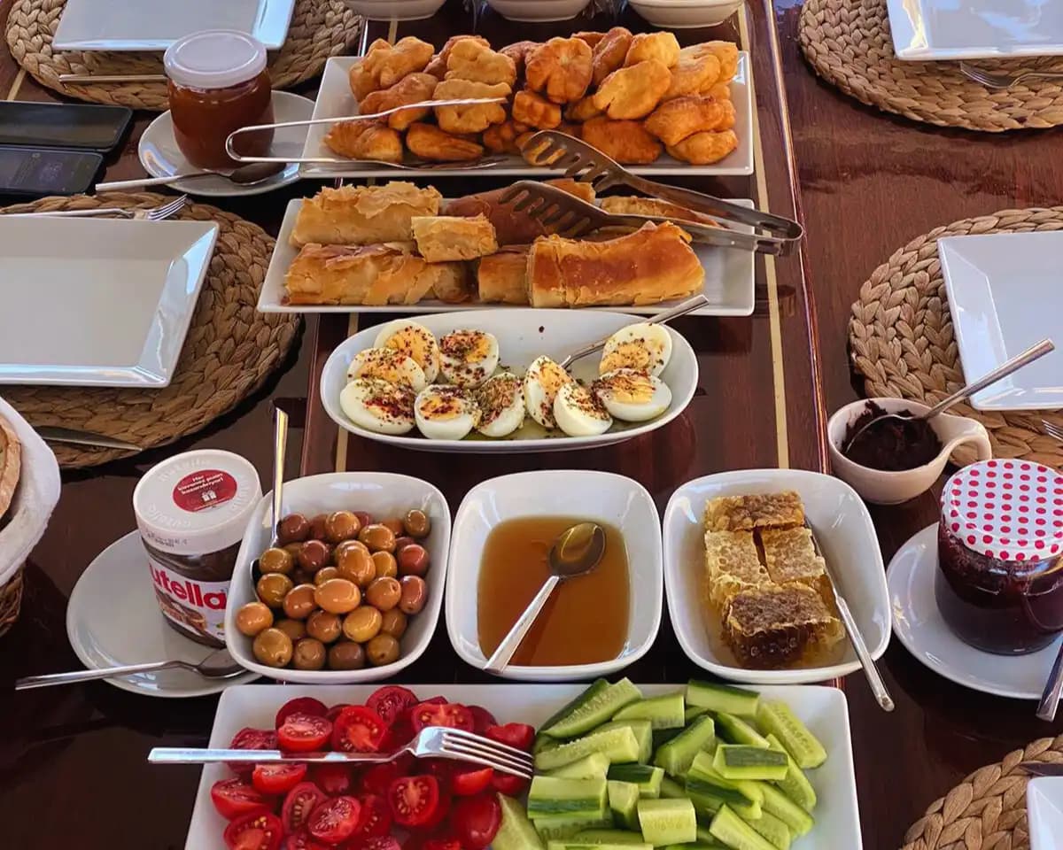 Marmaris Bozburun'da 6 Kabinli 12 Kişilik 24 Metrelik Gulet 11