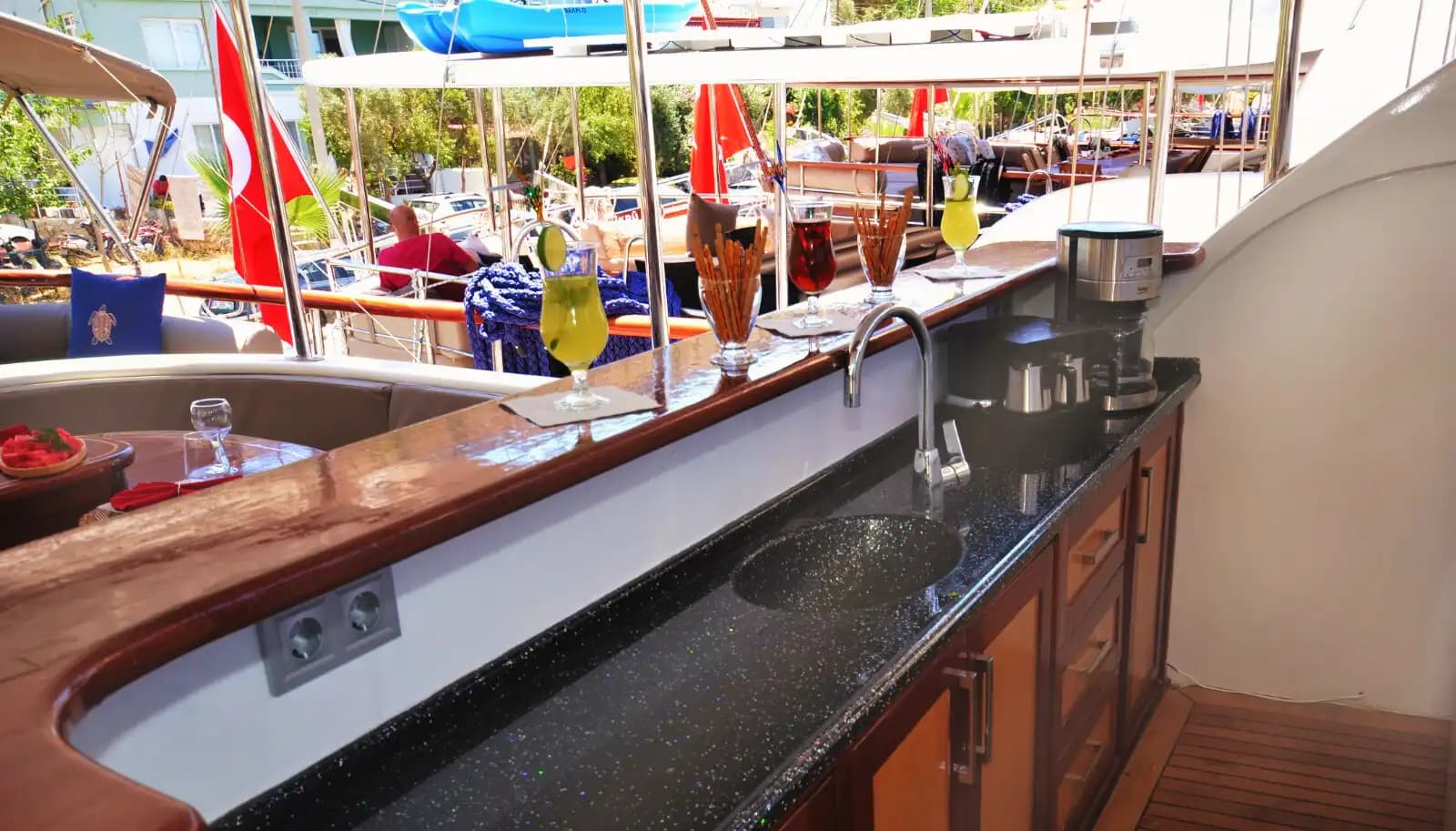 Marmaris Bozburun'da 6 Kabinli 12 Kişilik 24 Metrelik Gulet 10
