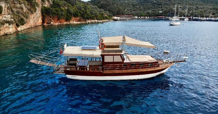 Kaş'ta Lüks 12 Metrelik Gulet ile 12 Kişilik Unutulmaz Deniz Tatili ve Özel Paketler