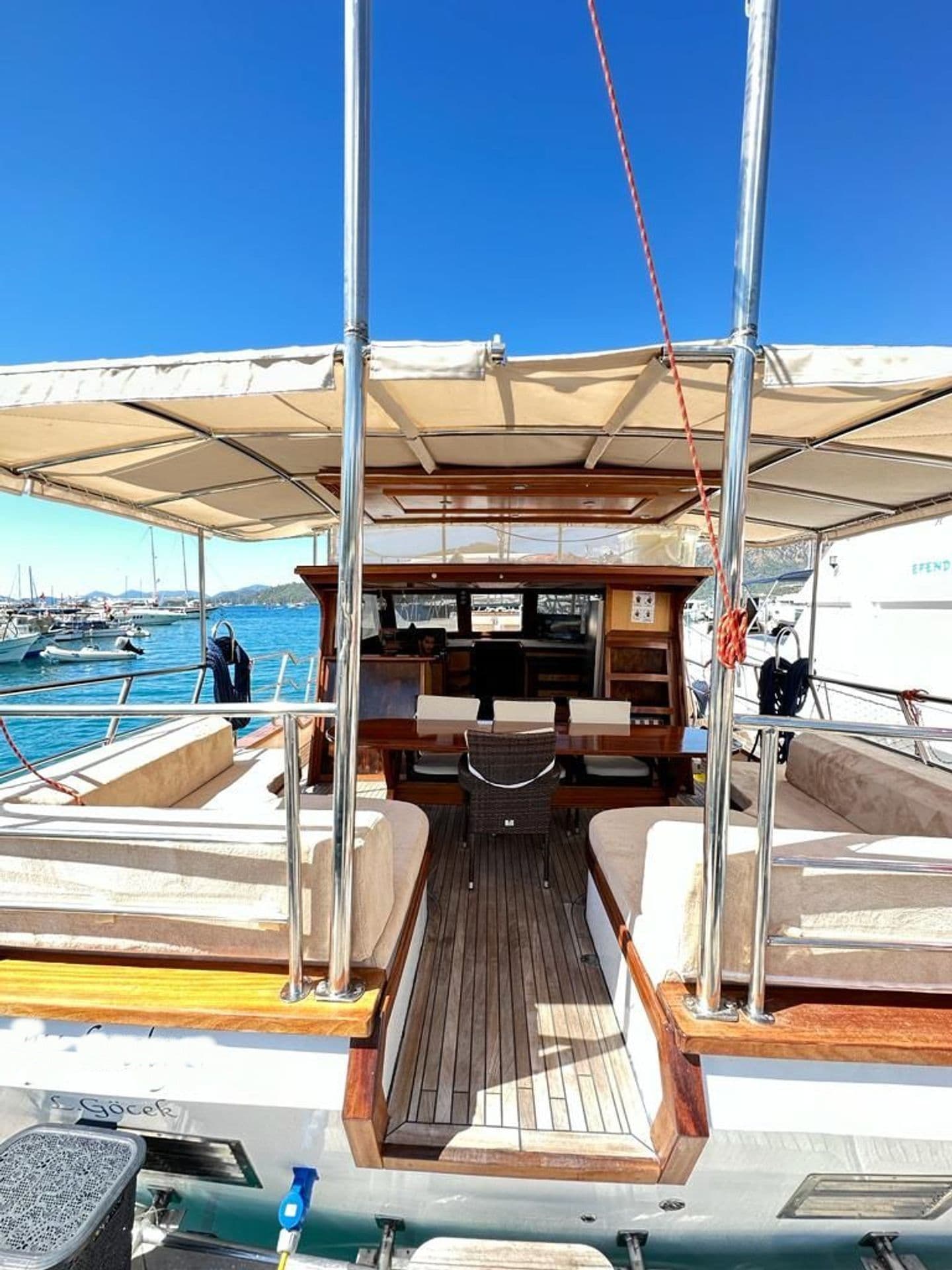Göcek'te 3 Kabinli, 6 Kişilik Standart Motoryat Kiralama | 15 Metre Uzunluk ve Geniş Alanlar