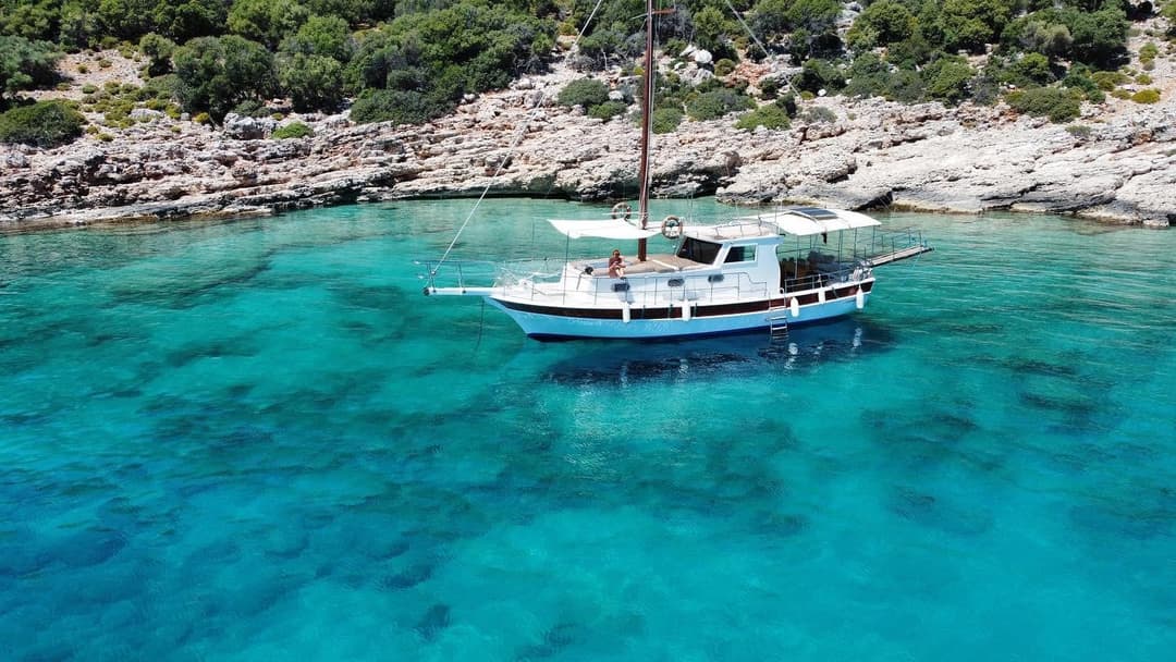 Kaş'ta Lüks 12 Metrelik Yat ile 12 Kişilik Muhteşem Deniz Macerası
