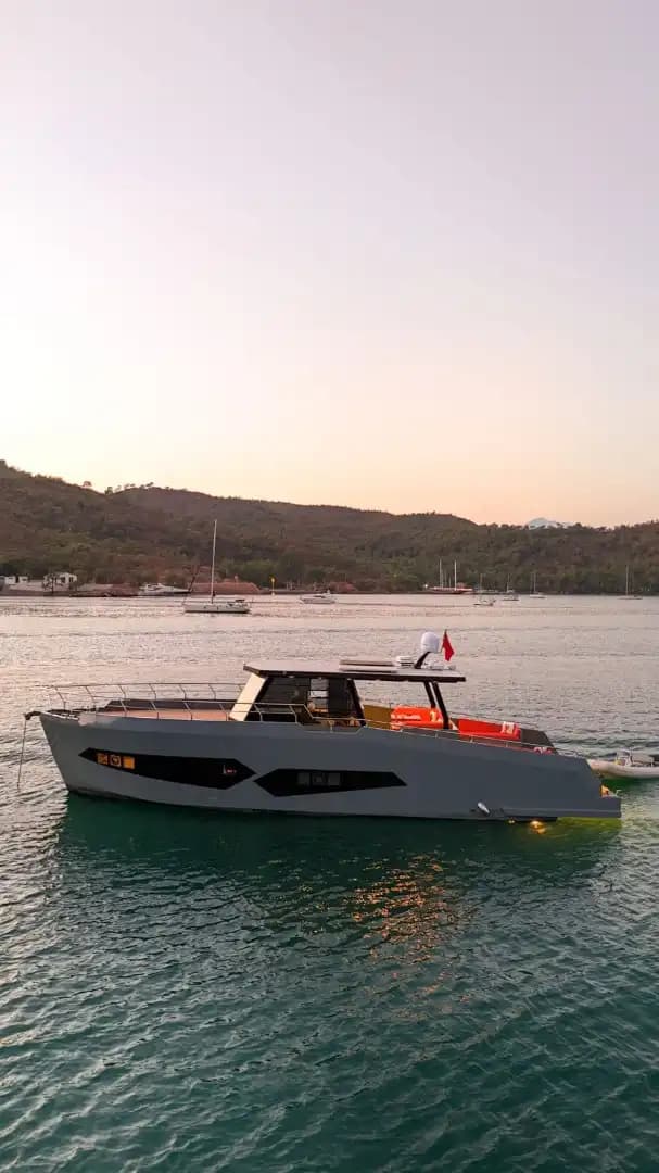 2 Kabinli Şık Motoryat – Özel Günleriniz İçin Mükemmel Seçim 9