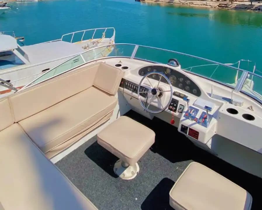 Çeşme’de Bayliner Motoryat ile Lüks Deniz Turu Deneyimi 8
