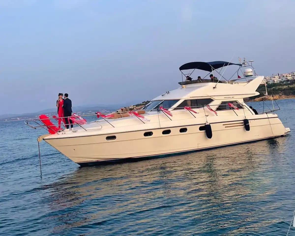 Çeşme Çıkışlı Ege’nin Serin Sularında Princess Motoryat ile Rüya Gibi Bir Deneyim - Teknede Parti