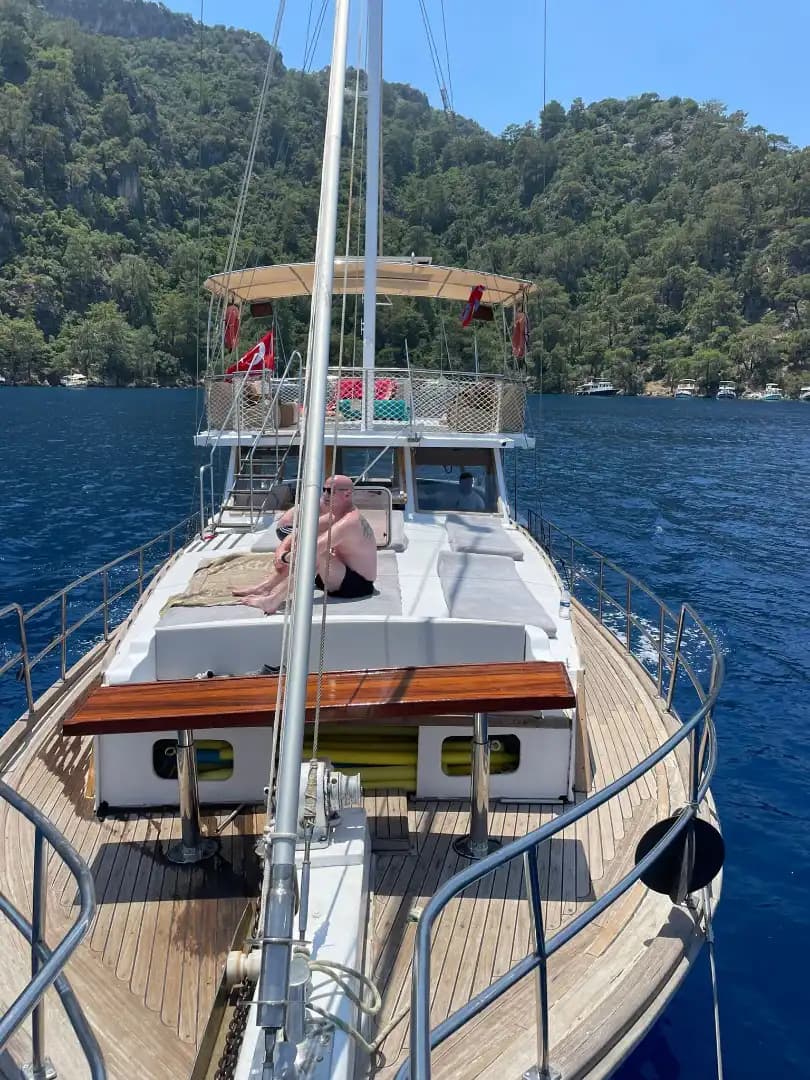 Fethiye’nin Turkuaz Sularında Saatlik ve Günlük Tekne Kiralama 5