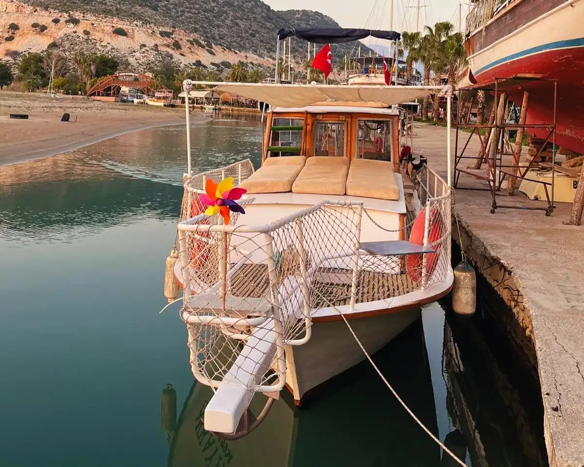 Demre Limanından 12 Metrelik Özel Yapım Tekne ile Unutulmaz Anlar 10