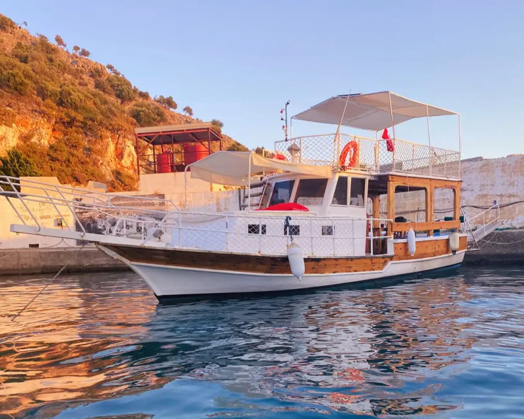 Demre Limanından 12 Metrelik Özel Yapım Tekne ile Unutulmaz Anlar