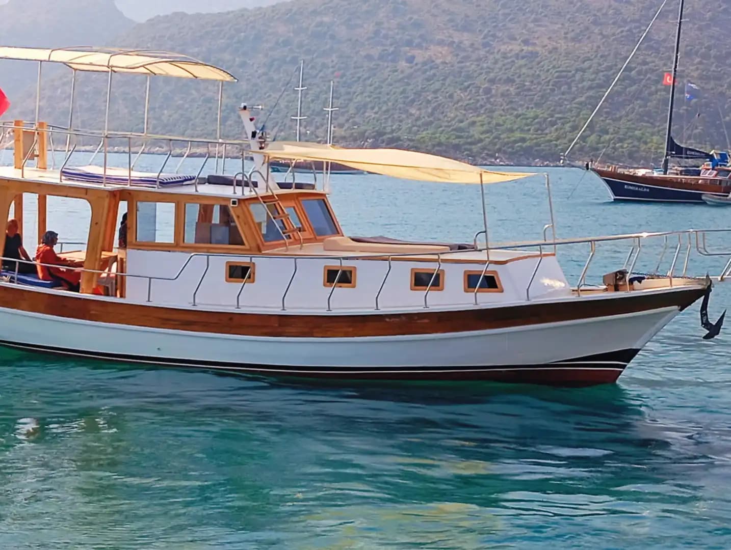 Demre’nin Mavi Sularında 2 Kabinli Şık Gulet Günübirlik veya Konaklamalı Tatil Keyfi