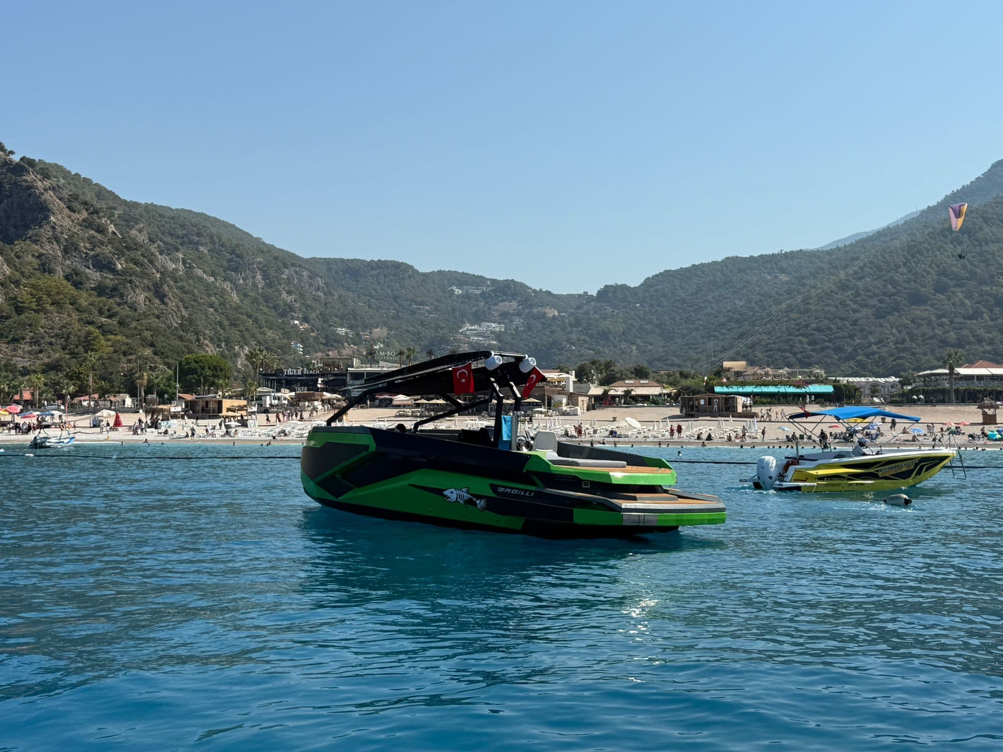 Ölüdeniz'de Ekonomik Tekne Kiralama – 12 Metrelik 20 Kişilik Geniş Tekne ile Muhteşem Bir Gün!