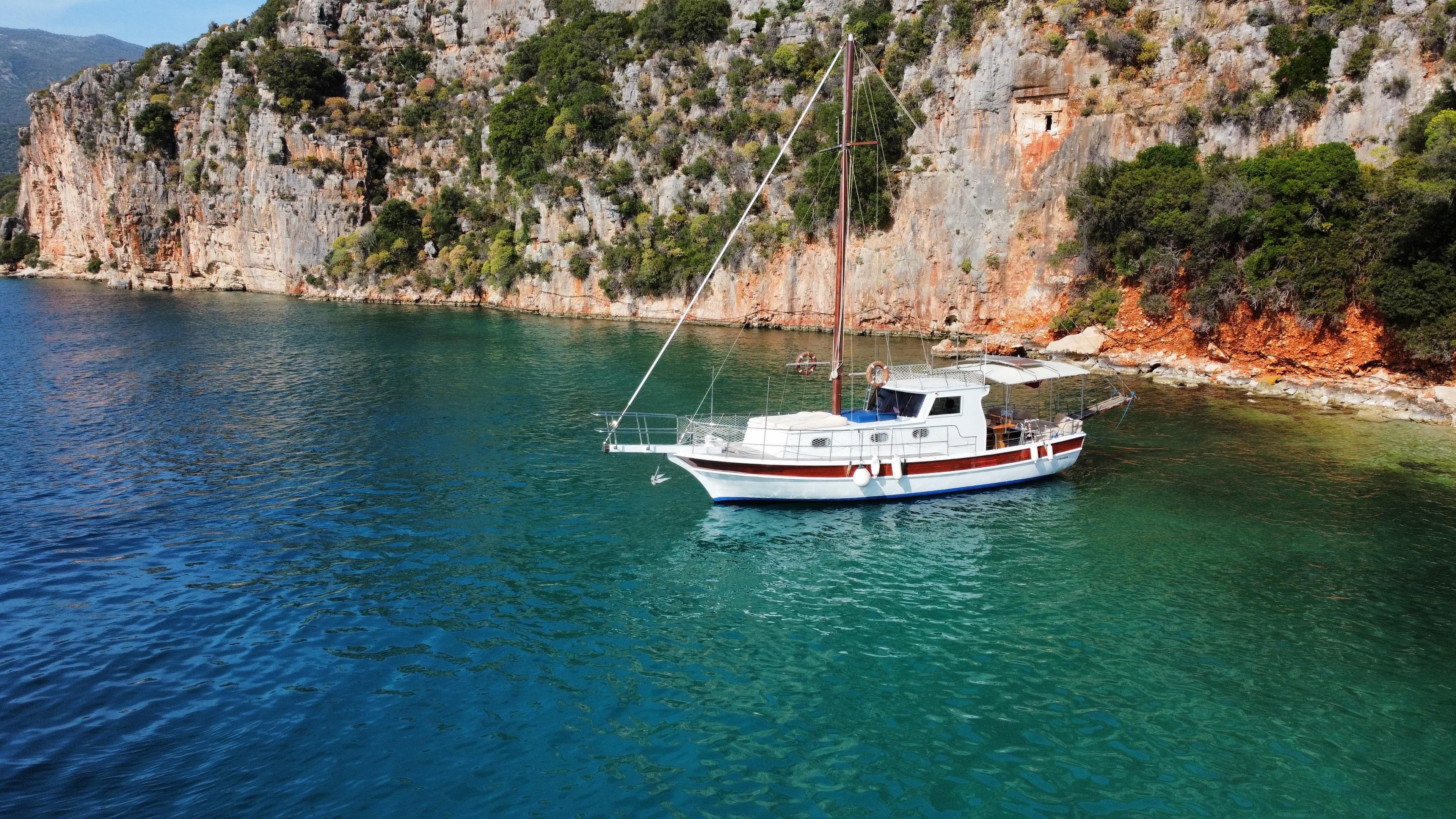 Kaş'ta Lüks 12 Metrelik Yat ile 12 Kişilik Muhteşem Deniz Macerası